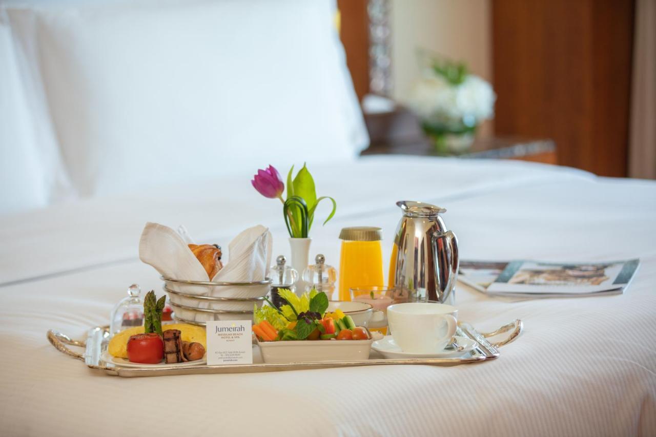 Jumeirah Messilah Beach Kuwait Kuwait City Exterior foto Room service